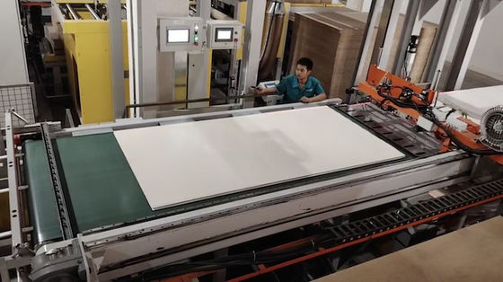 4'×8' Σύντομο κύκλο γραμμής πιέσεως για διακοσμητικά πάνελ Υδραυλική θερμή πίεση για πλακέ